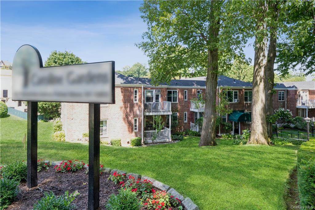 920 Pelhamdale Avenue - Photo 1