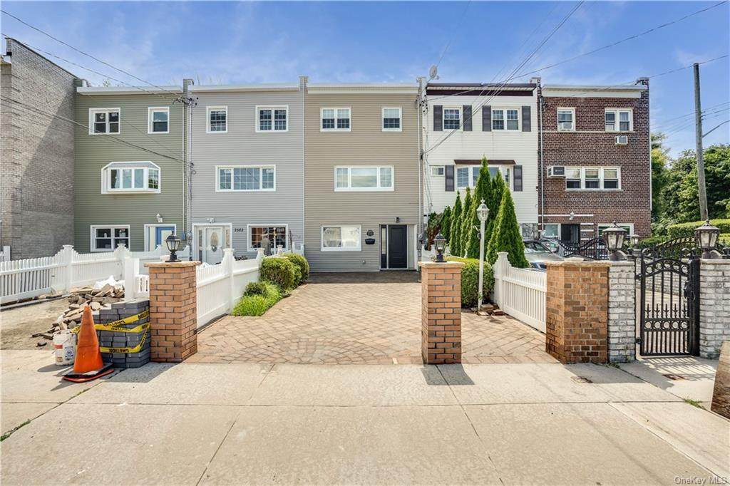 2580 Harding Avenue - Photo 1