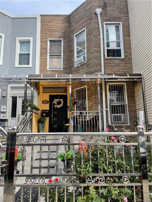 2064 Crotona Avenue - Photo 1