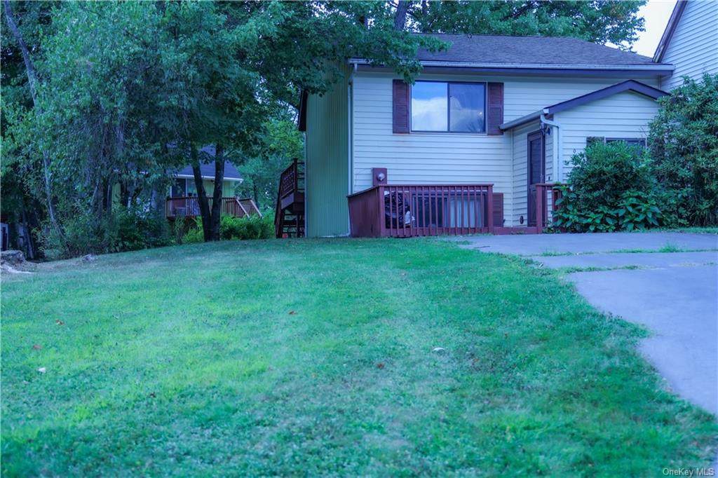 9 Laura Lane - Photo 1