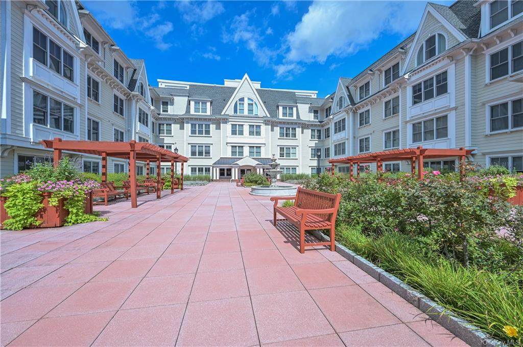 225 Stanley Avenue - Photo 1