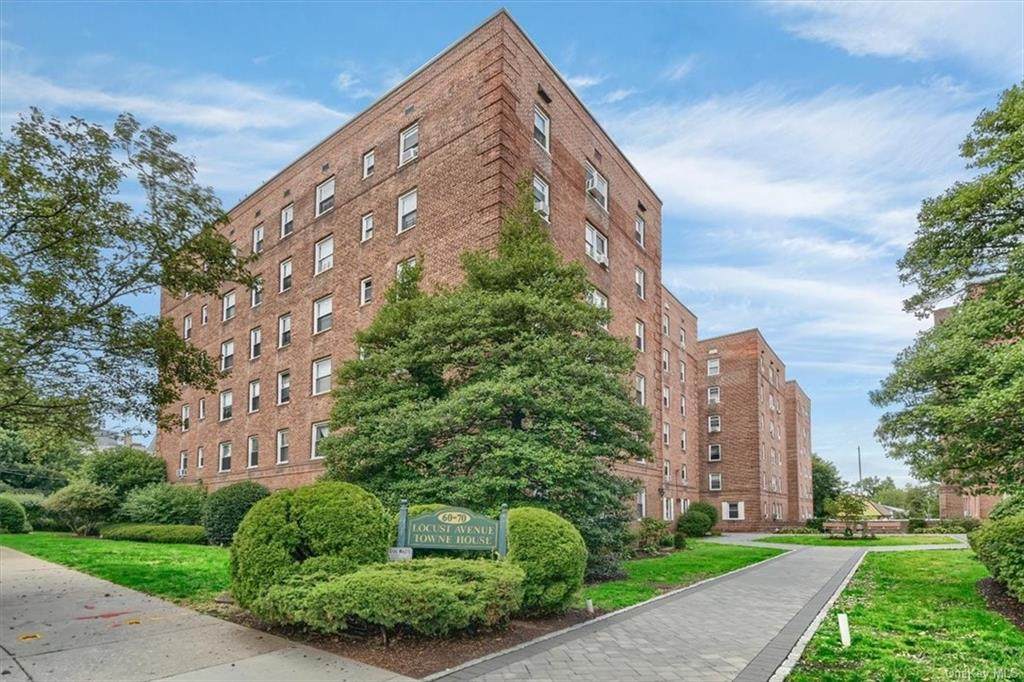 60 Locust Avenue - Photo 1
