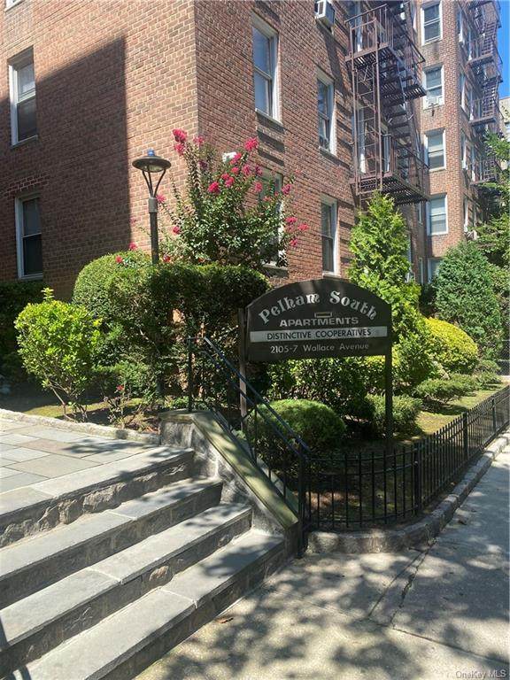 2105 Wallace Avenue - Photo 1