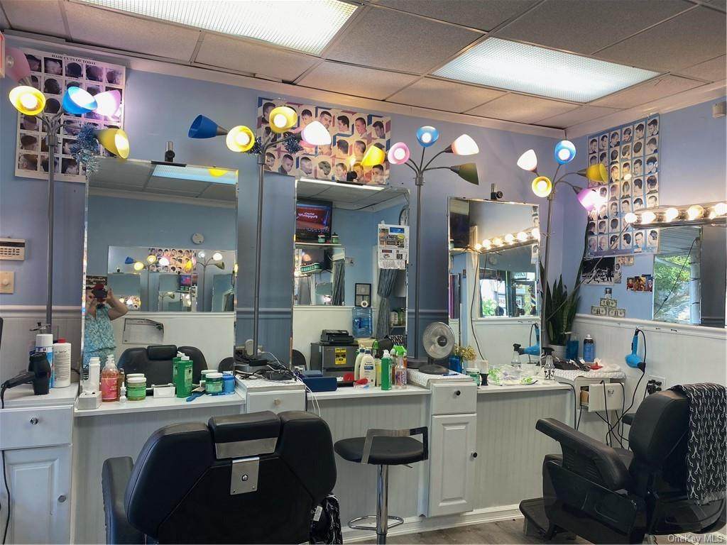 551 Barber Shop - Photo 1