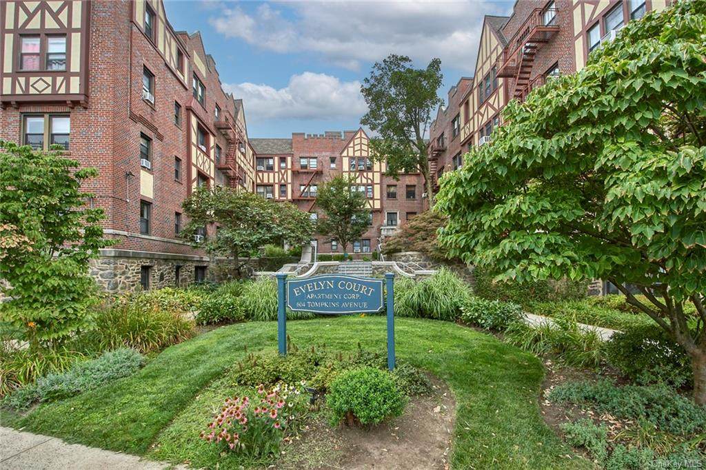 604 Tompkins Avenue - Photo 1