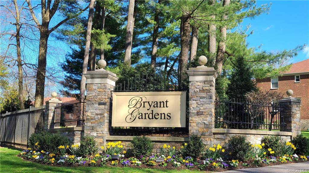4 Bryant Crescent - Photo 1