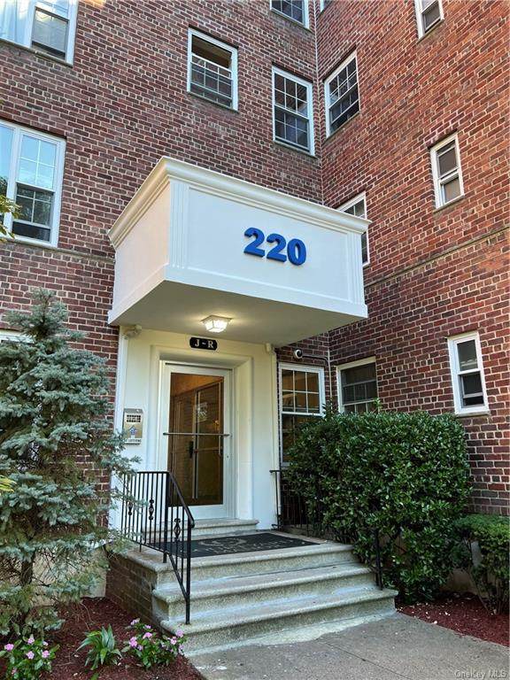 220 Pelham Road - Photo 1