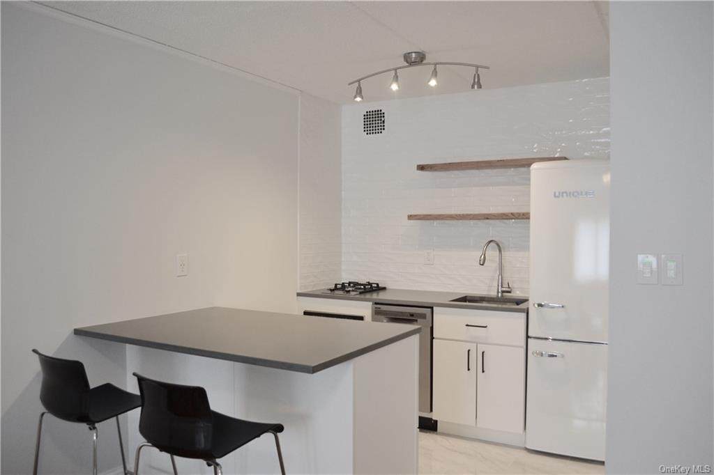 480 Halstead Avenue - Photo 1