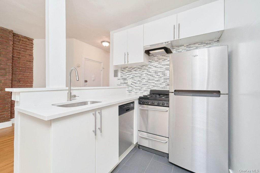 319 E 95th Street - Photo 1