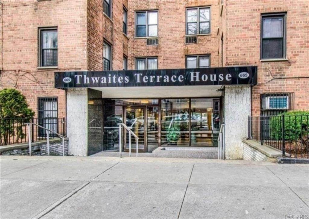 665 Thwaites Place - Photo 1