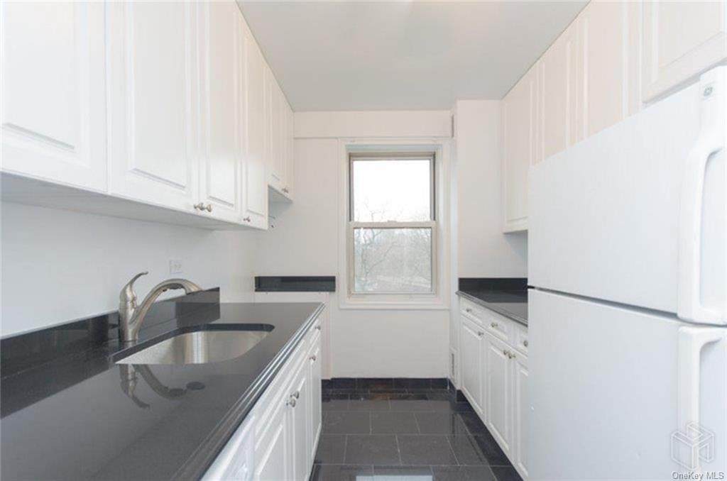4555 Henry Hudson Parkway - Photo 1