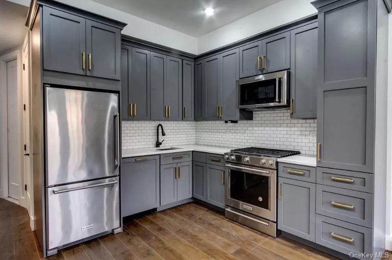 23 N Henry Street - Photo 1