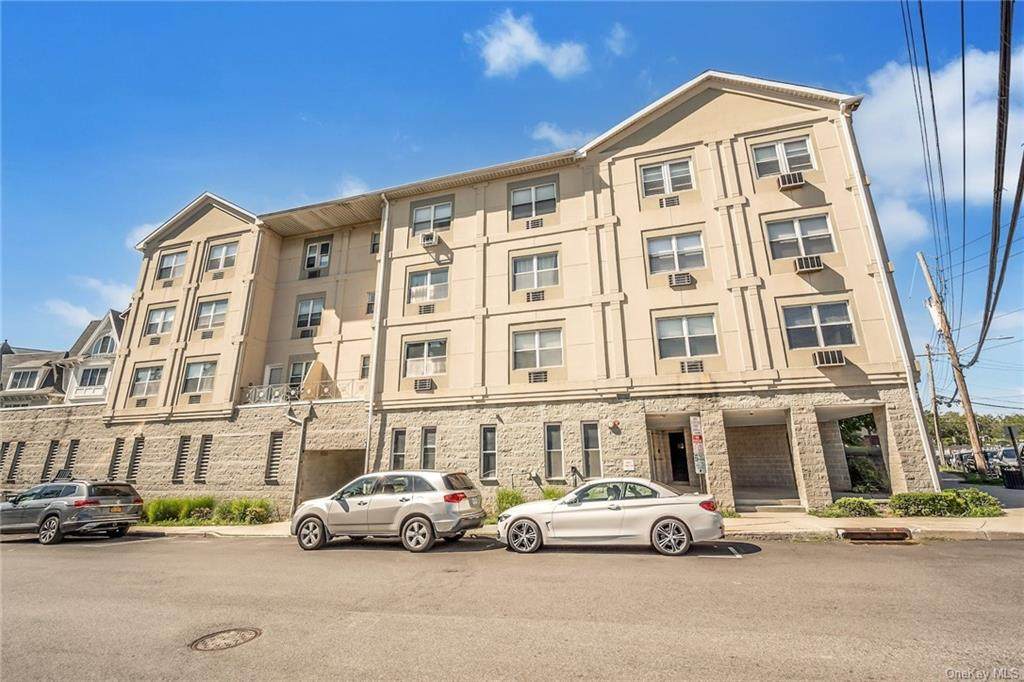 400 Mount Pleasant Avenue - Photo 1