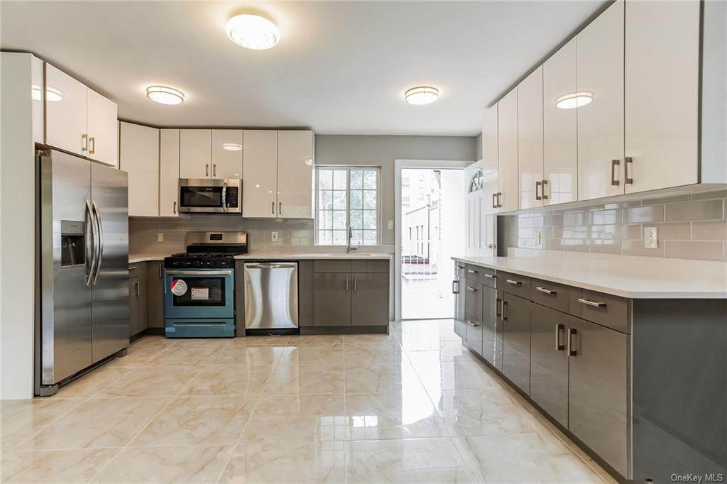 662 Crotona Park - Photo 1
