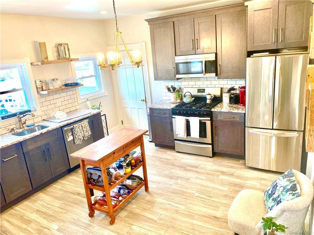 6 Watkins Avenue - Photo 1