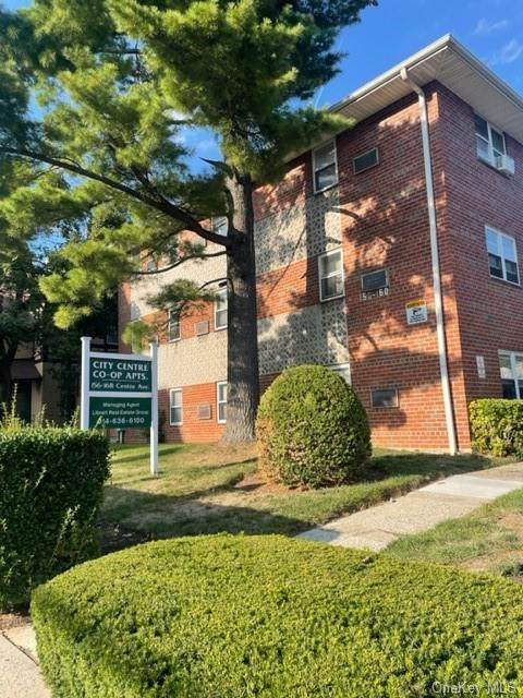 160 Centre Avenue - Photo 1