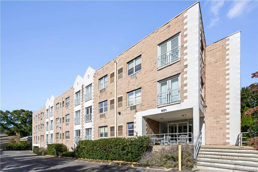 501 Barry Avenue - Photo 1