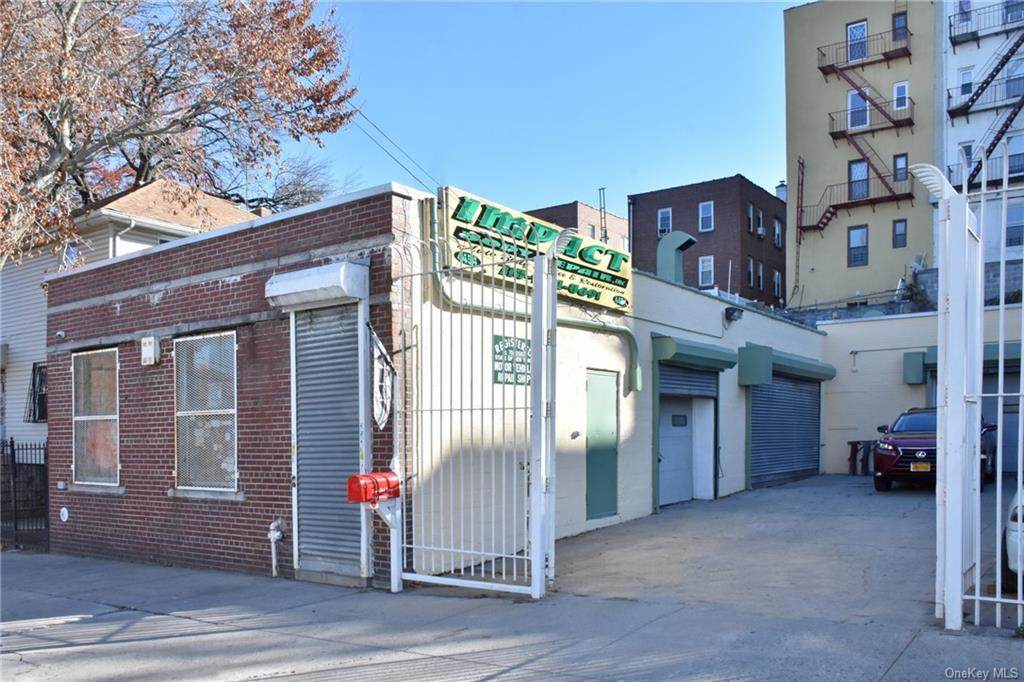 4454 Bronx Boulevard - Photo 1