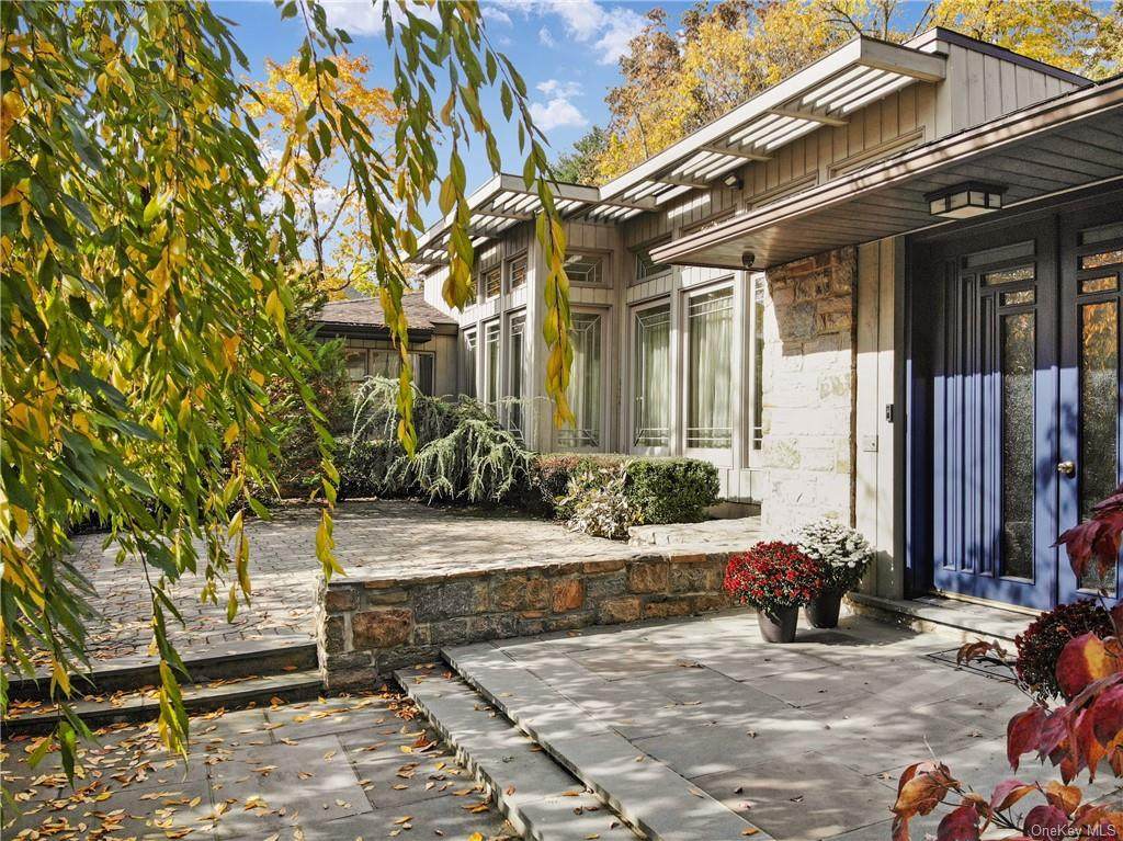 69 Penn Boulevard - Photo 1