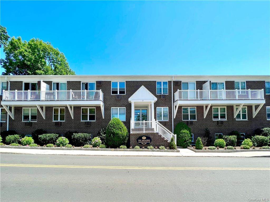 17 Broadway - Photo 1