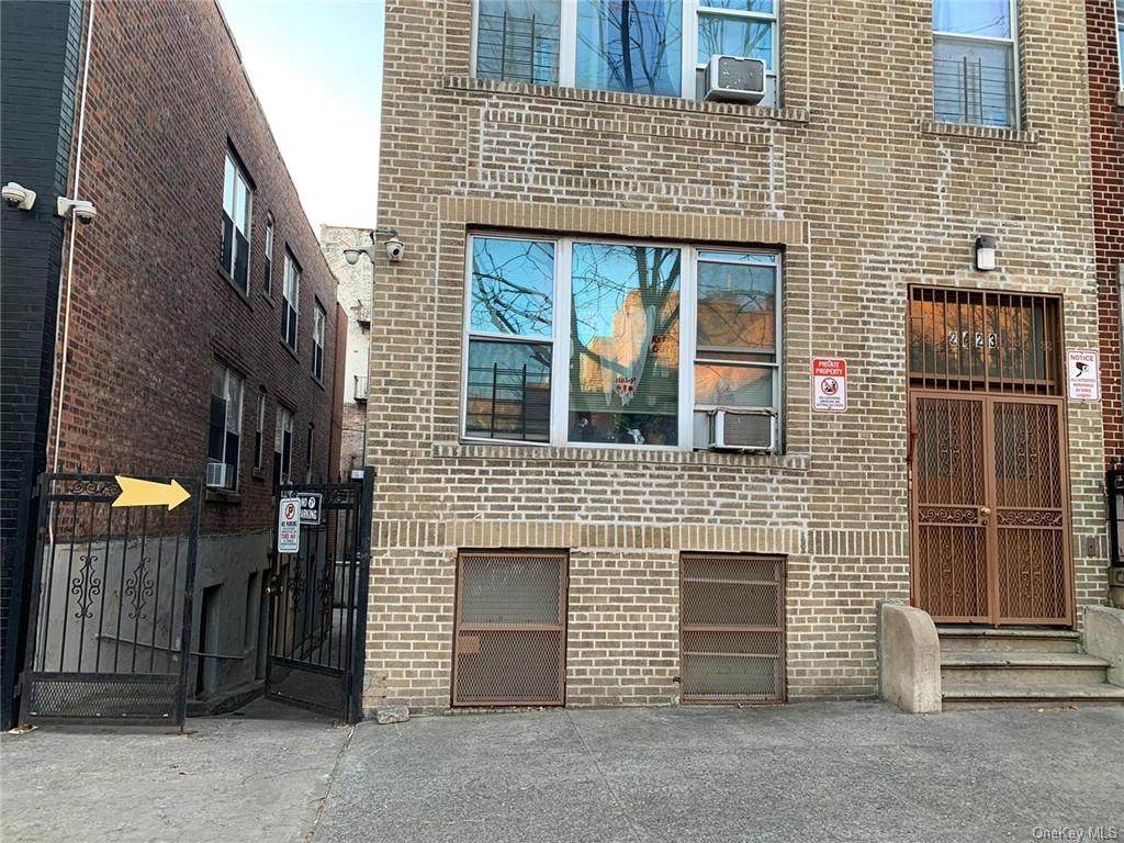 2423 Crotona Avenue - Photo 1