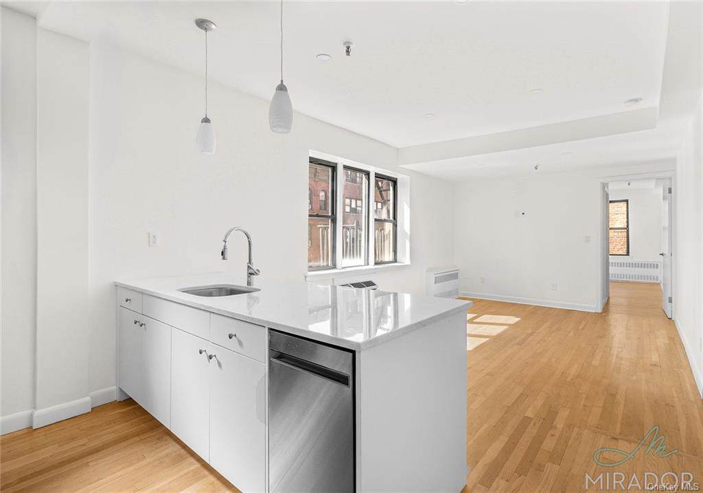 1435 York Avenue - Photo 1