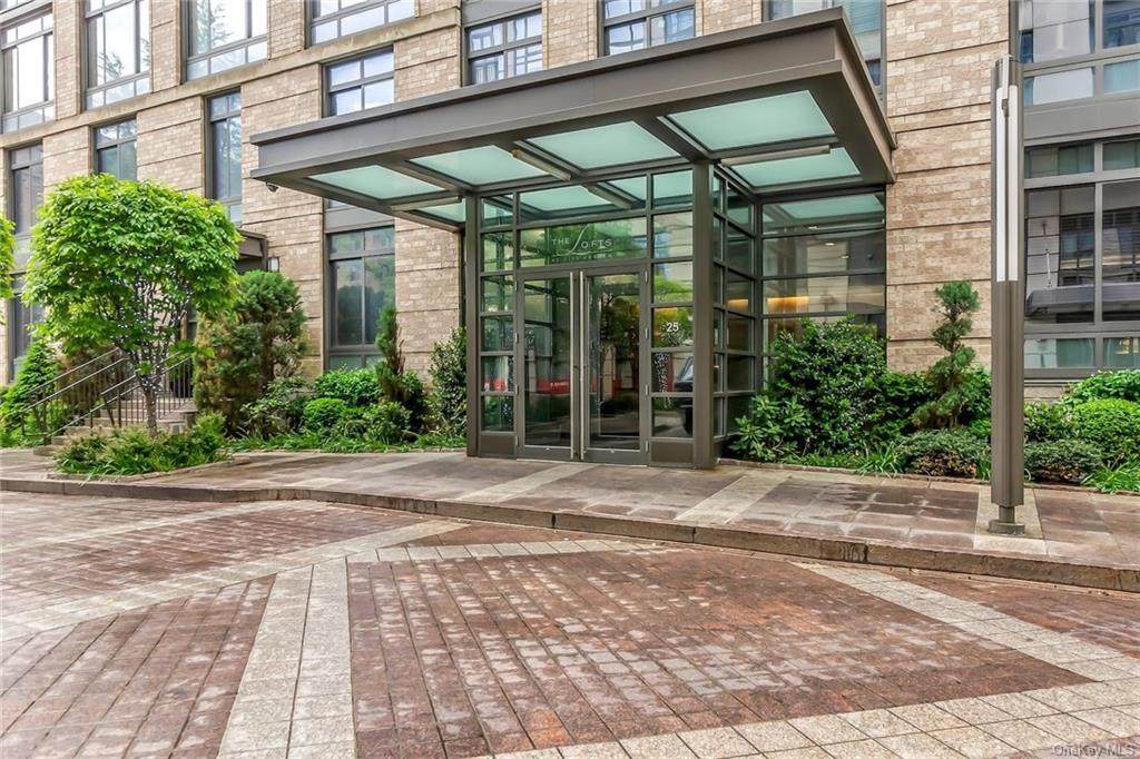 25 City Place - Photo 1