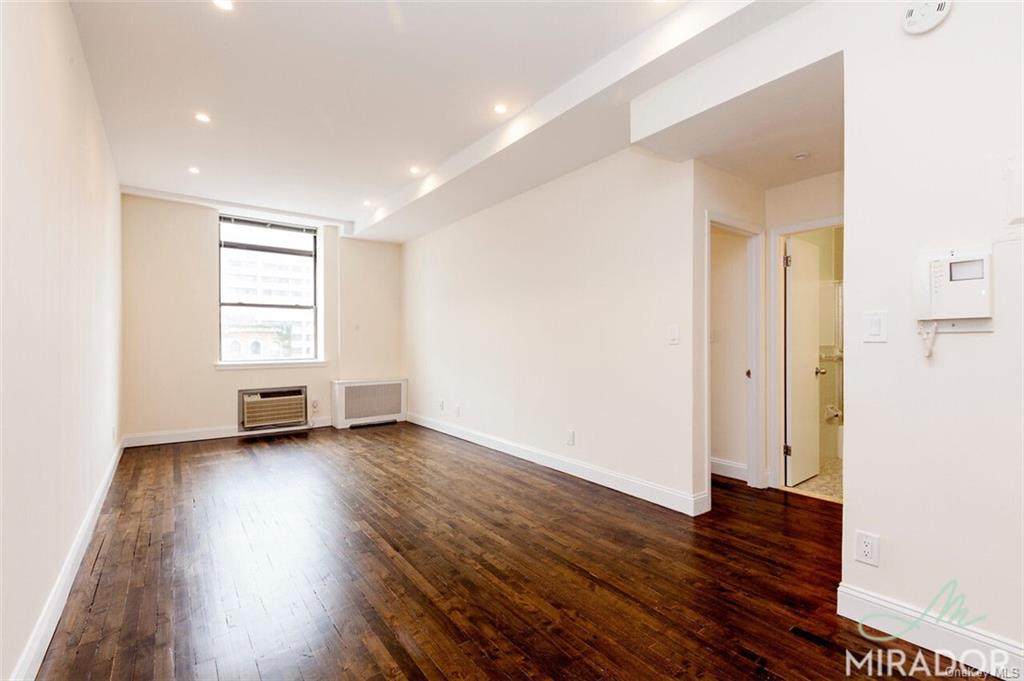 304 E 20th Street - Photo 1