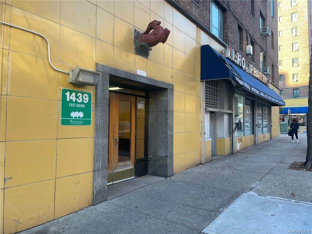 1439 East Avenue - Photo 1