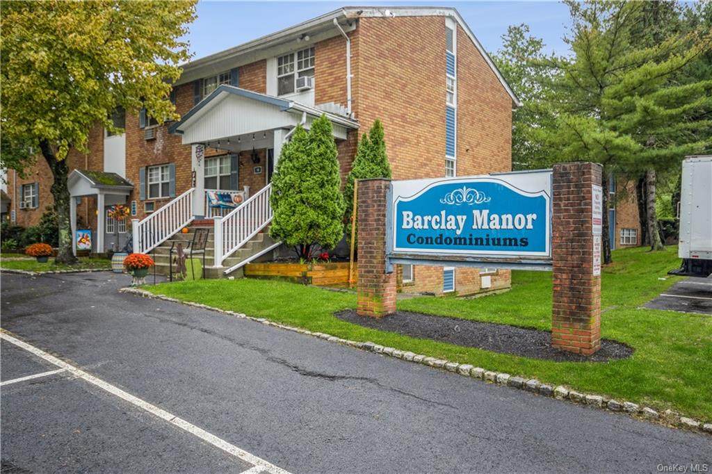1502 Barclay Manor - Photo 1