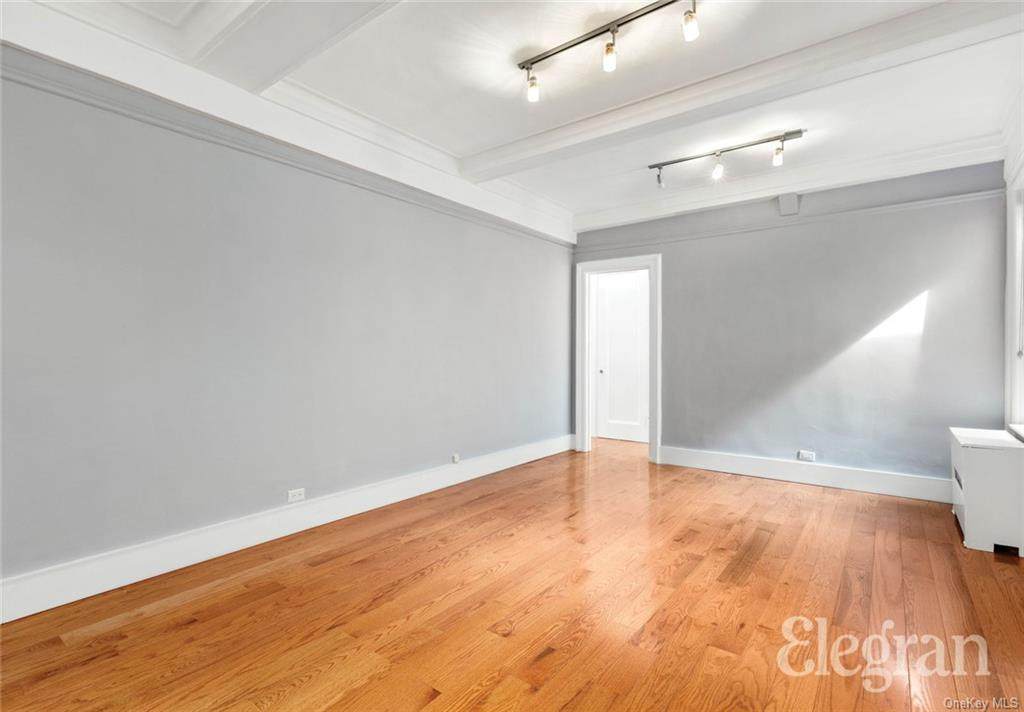 120 W 58th St - Photo 1