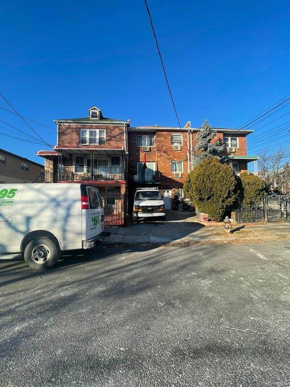 2751 Tenbroeck Avenue - Photo 1