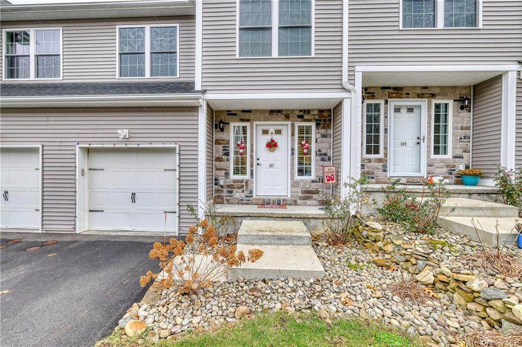 807 Fairway Court - Photo 1