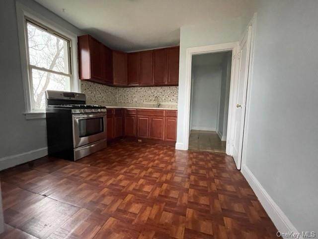 105 Tompkins Avenue - Photo 1