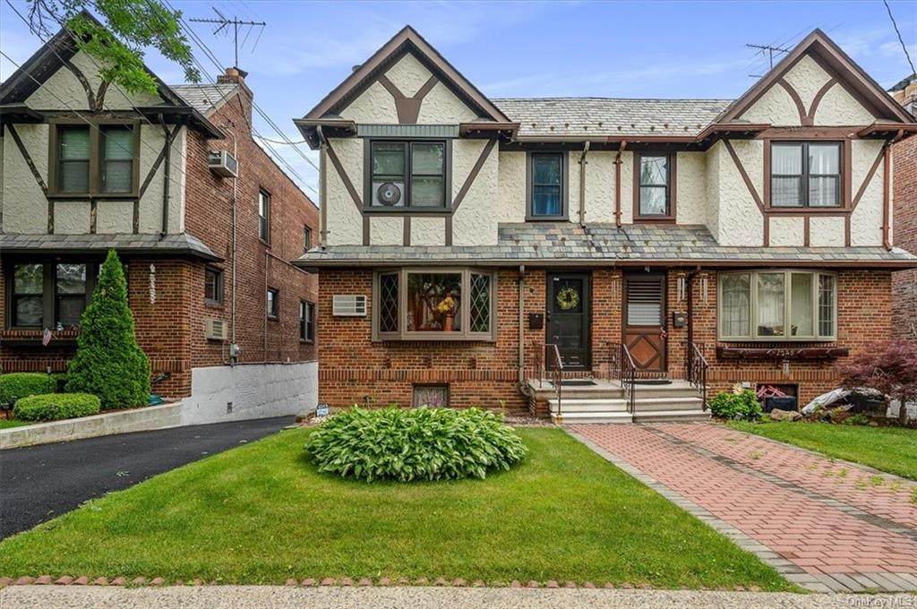1243 Rhinelander Avenue - Photo 1