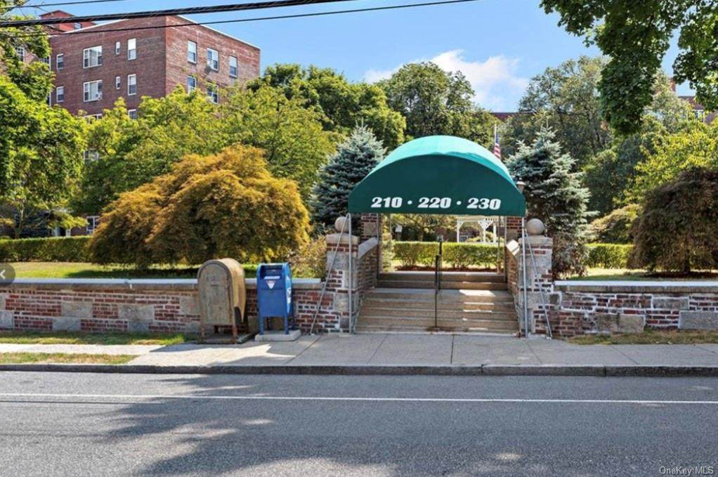 220 Pelham Road - Photo 1