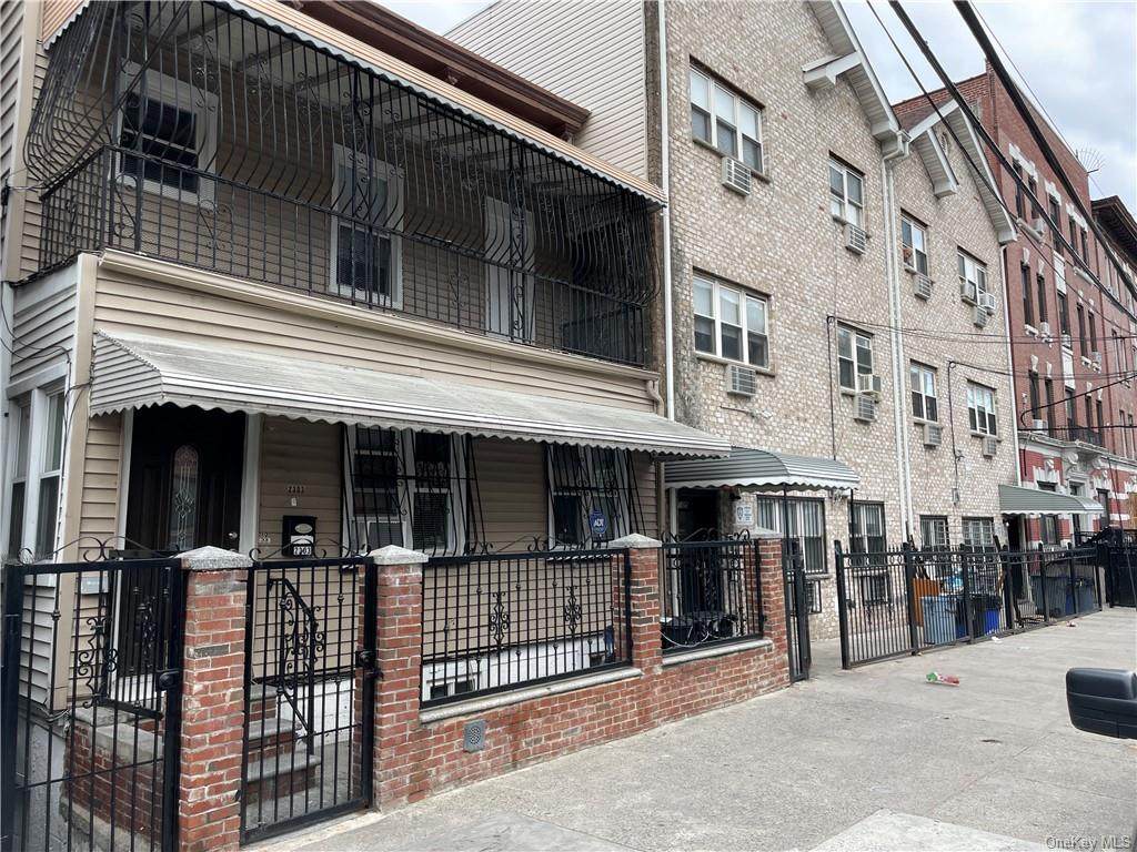 2303 Crotona Avenue - Photo 1