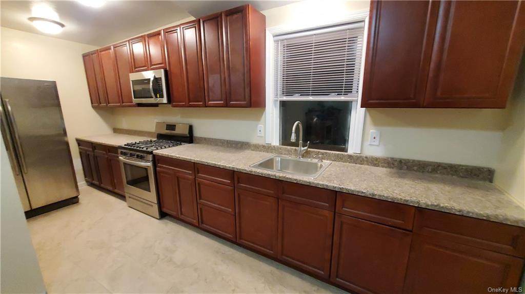 70 Glenwood Avenue - Photo 1