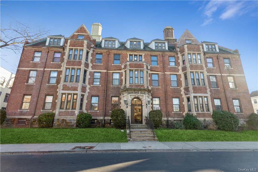 32 Coligni Avenue - Photo 1