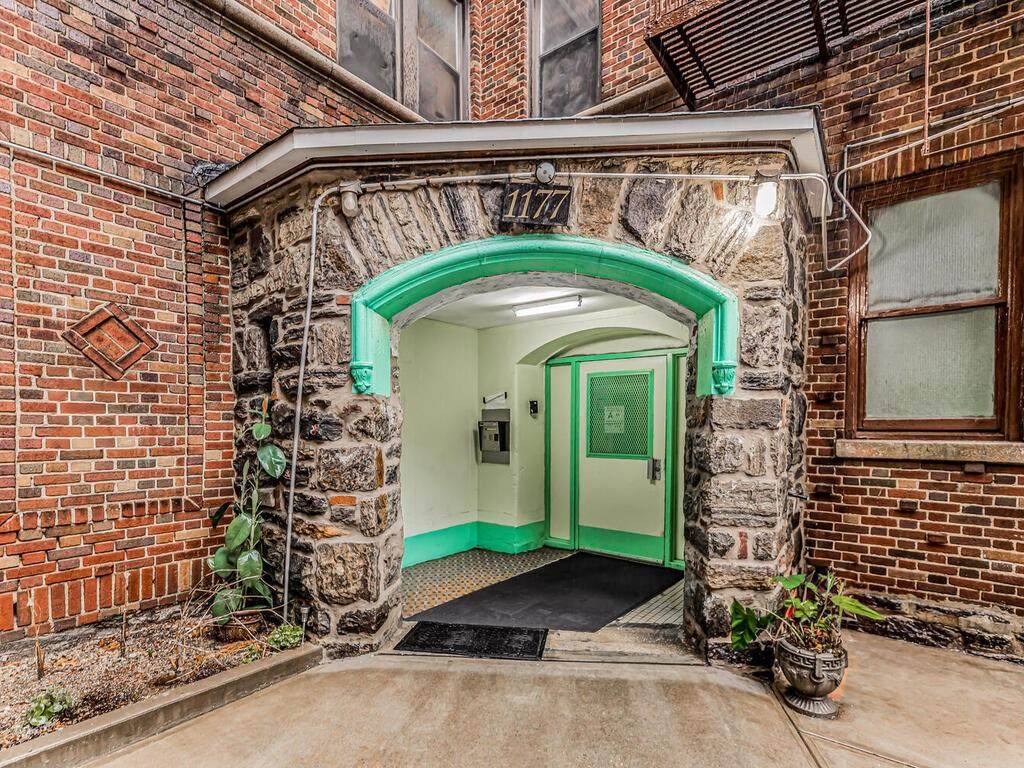 1177 Anderson Avenue - Photo 1