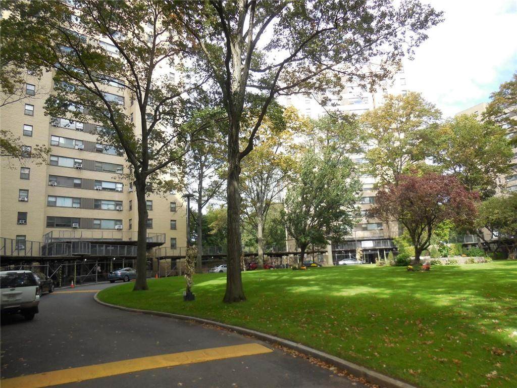 4 Fordham Hill Oval - Photo 1