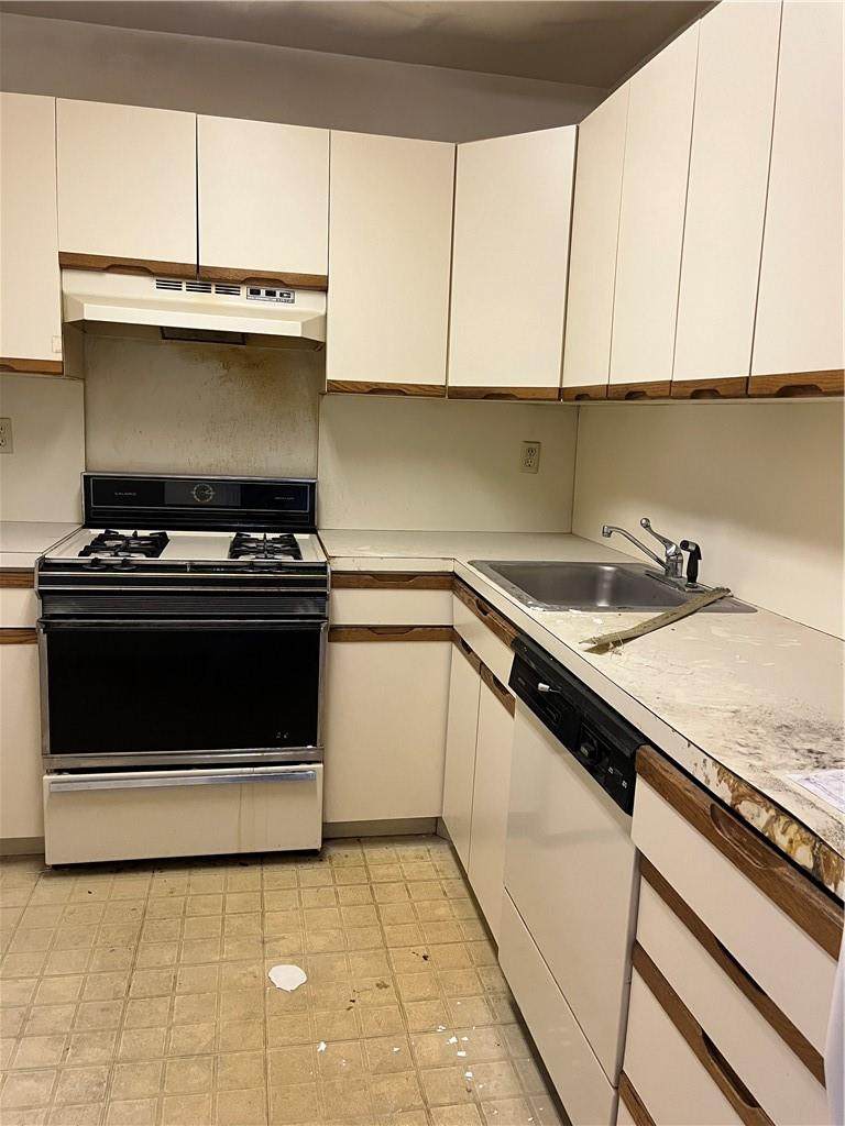 1020 Grand Concourse - Photo 1