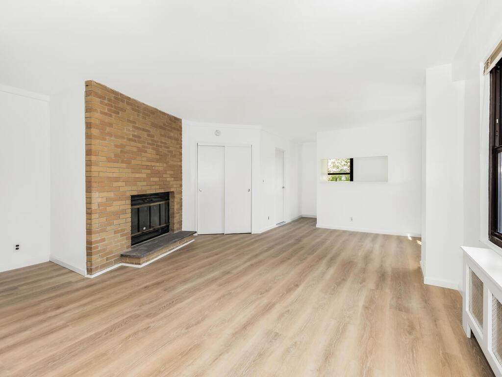 161 Pearsall Drive - Photo 1
