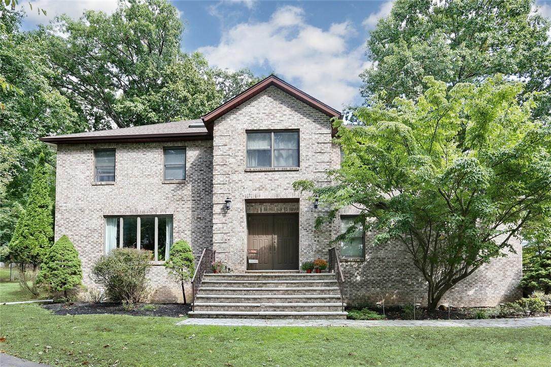 60 Constitution Drive - Photo 1