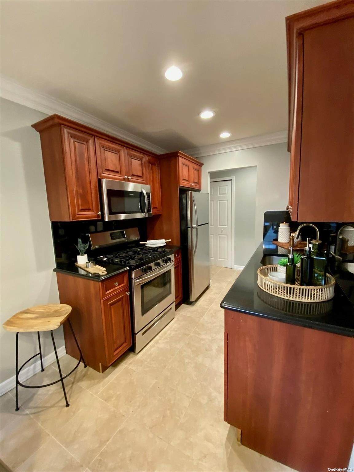 218 Lakeland Avenue - Photo 1