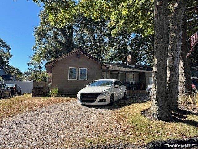 70 Patchogue Avenue - Photo 1