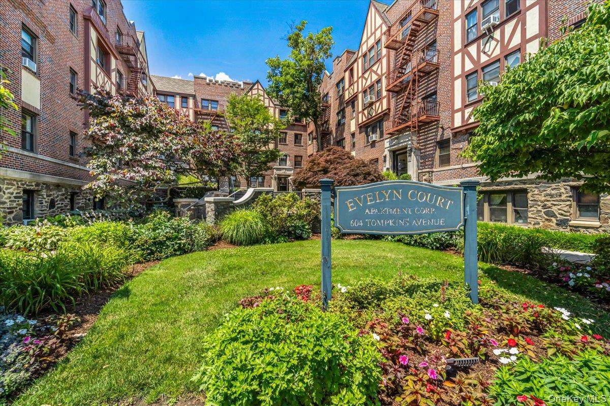 604 Tompkins Avenue - Photo 1