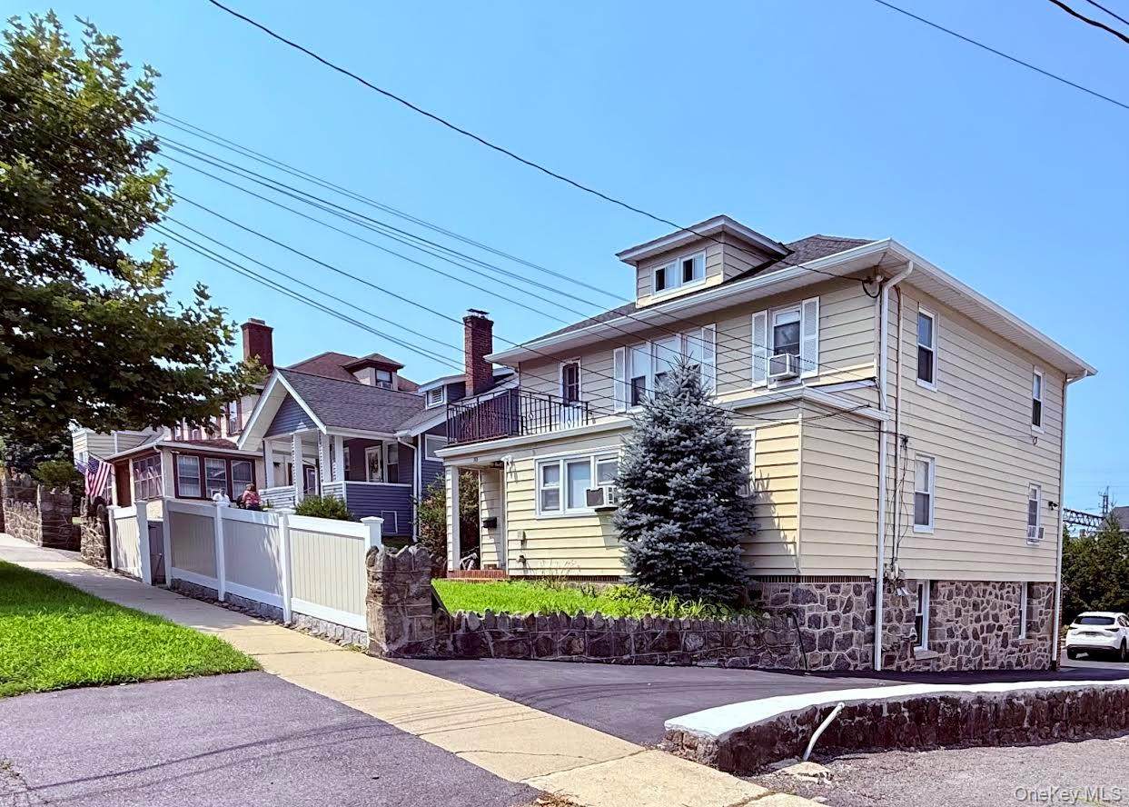313 Stanley Avenue - Photo 1