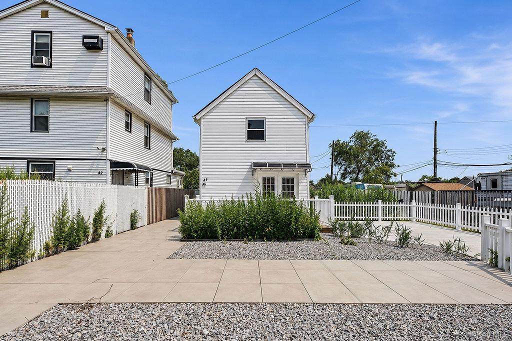 44 Broadway - Photo 1