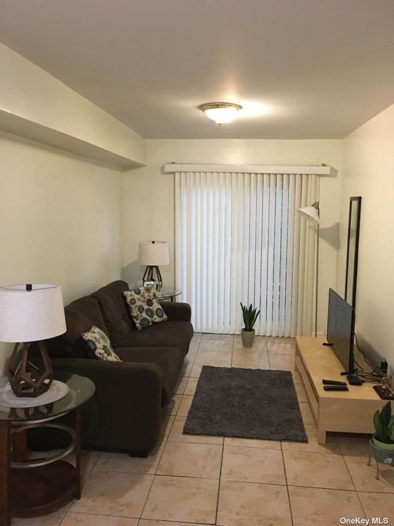 985 Halsey Street - Photo 1